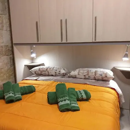 I Marchesi Del Grillo - Vicinanze Stazione, Campus, Policlinico Couette-café Bari