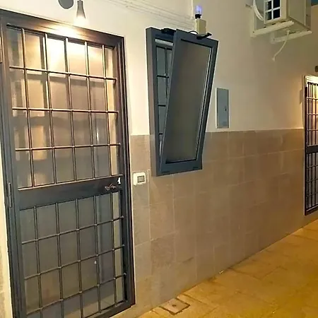 I Marchesi Del Grillo - Vicinanze Stazione, Campus, Policlinico Bed & Breakfast