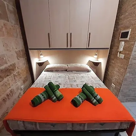 I Marchesi Del Grillo - Vicinanze Stazione, Campus, Policlinico Bed & Breakfast 3*