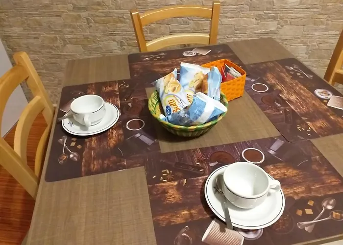 I Marchesi Del Grillo - Vicinanze Stazione, Campus, Policlinico Couette-café Bari